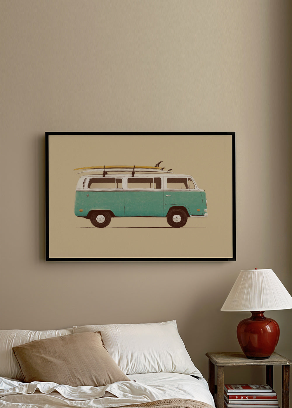 Vintage affisch turkos campervan med surfbrädor