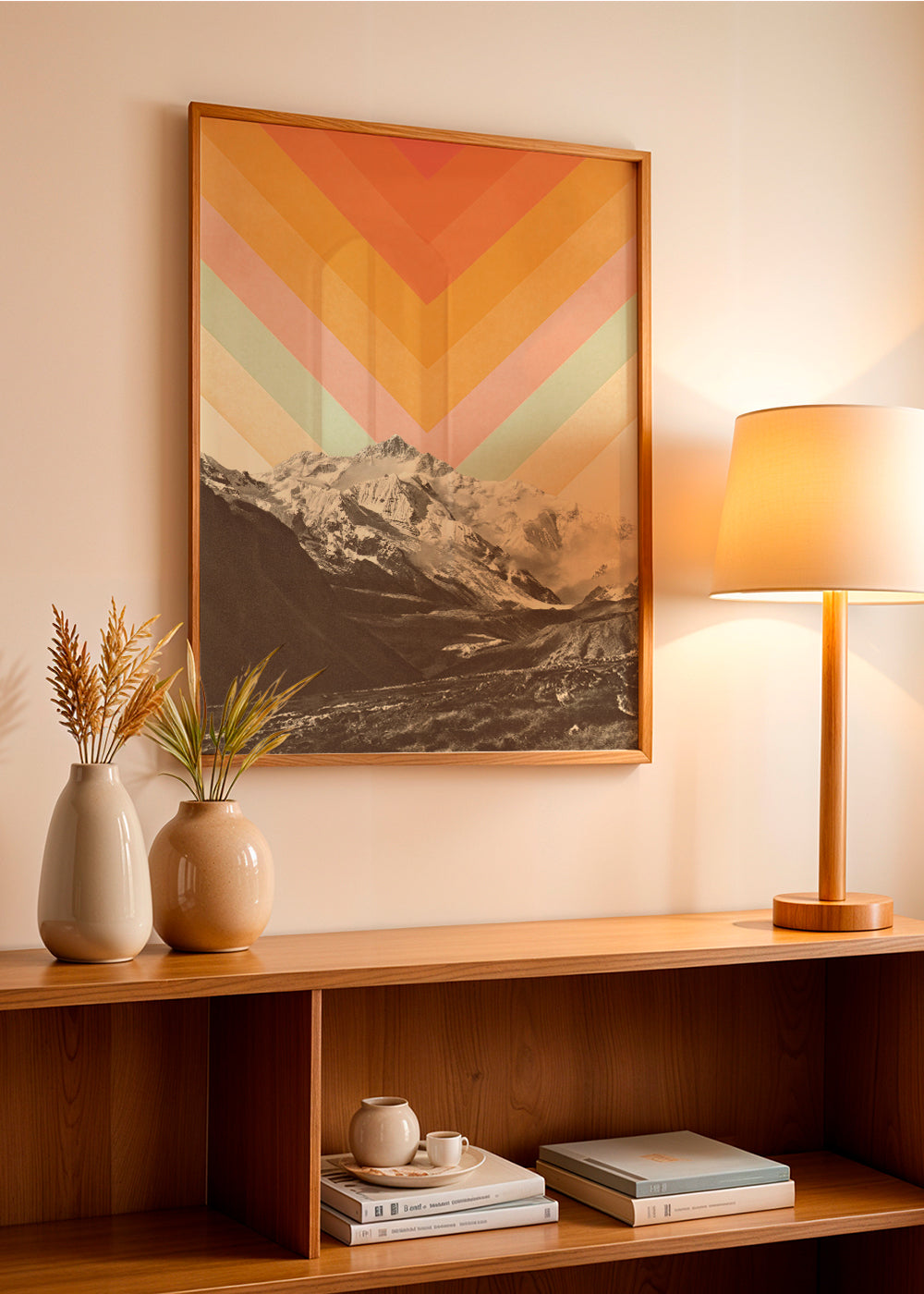 Landskapskonst med bergstoppar och retro chevron
