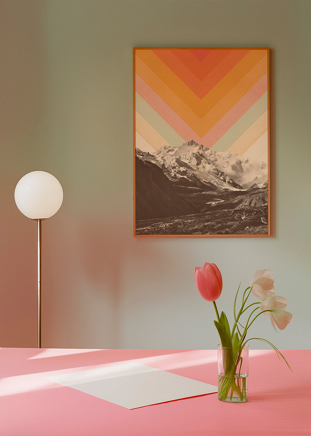 Landskapskonst med bergstoppar och retro chevron