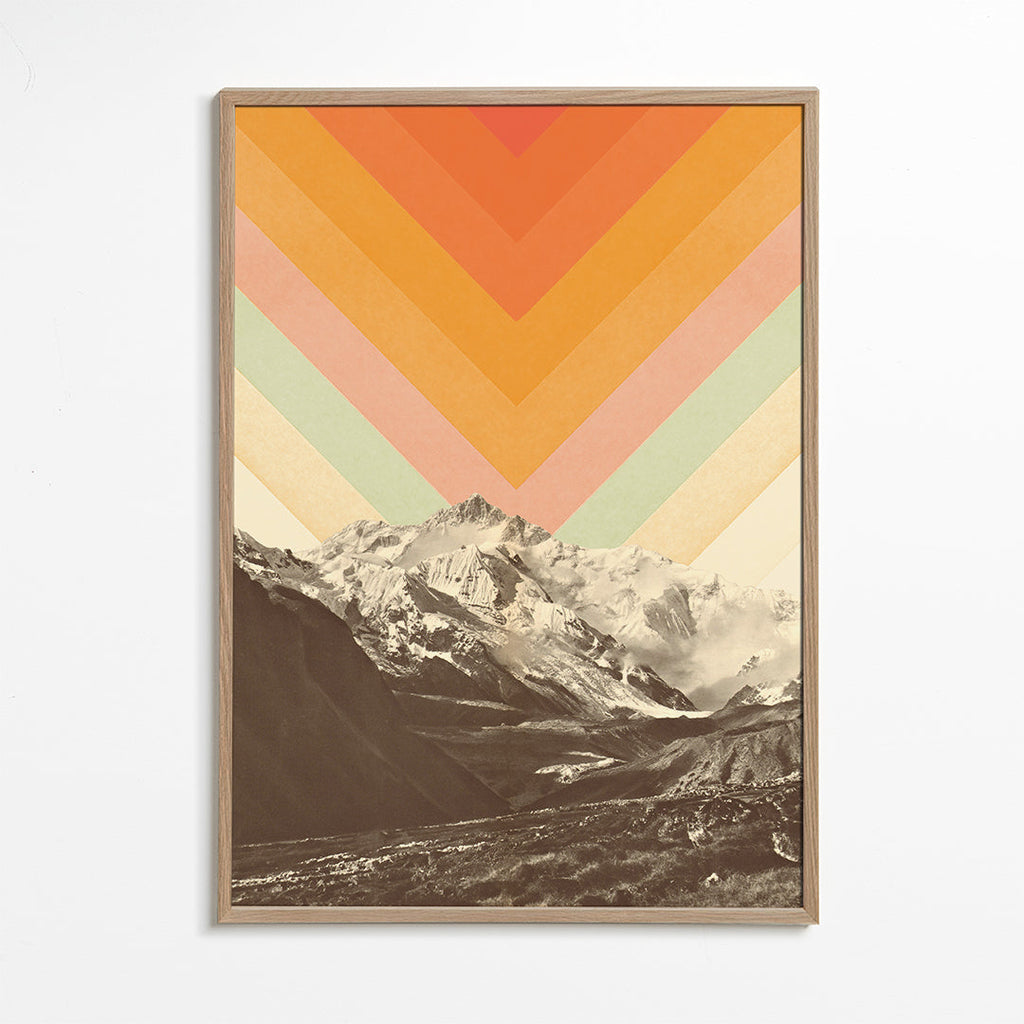 Landskapskonst med bergstoppar och retro chevron