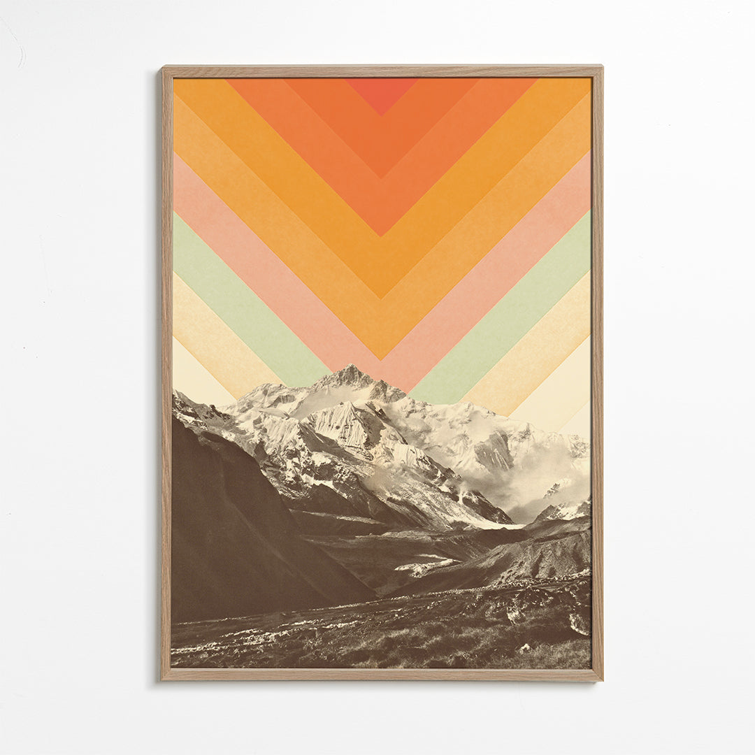Landskapskonst med bergstoppar och retro chevron
