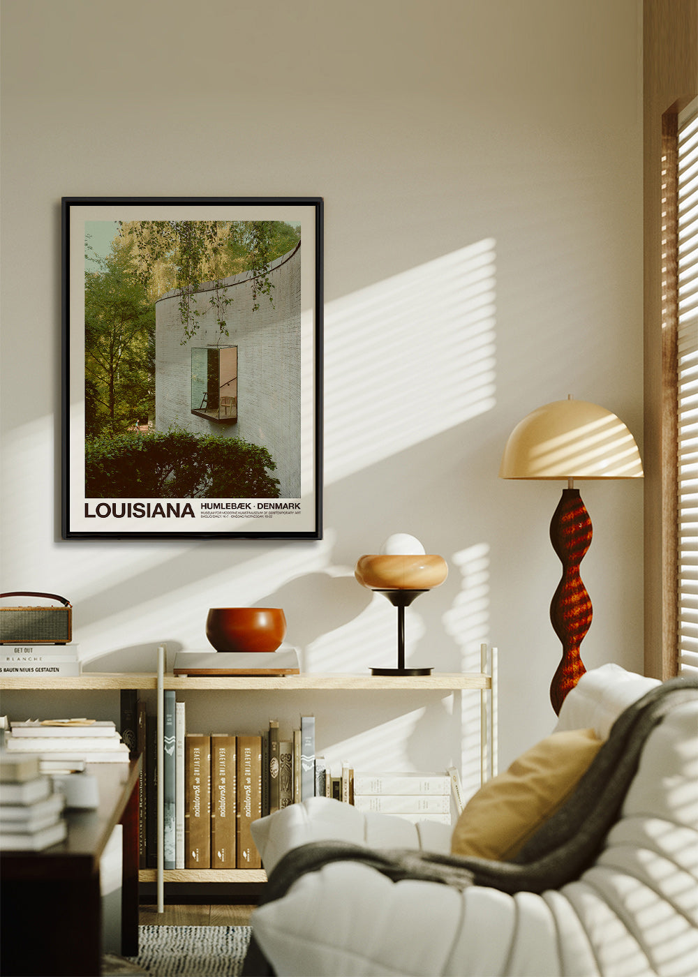 Fotografi av krökt arkitektur med utstickande fönster