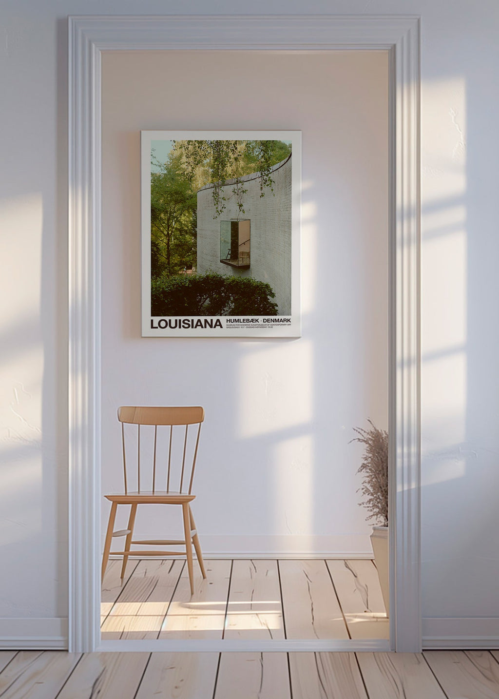 Fotografi av krökt arkitektur med utstickande fönster
