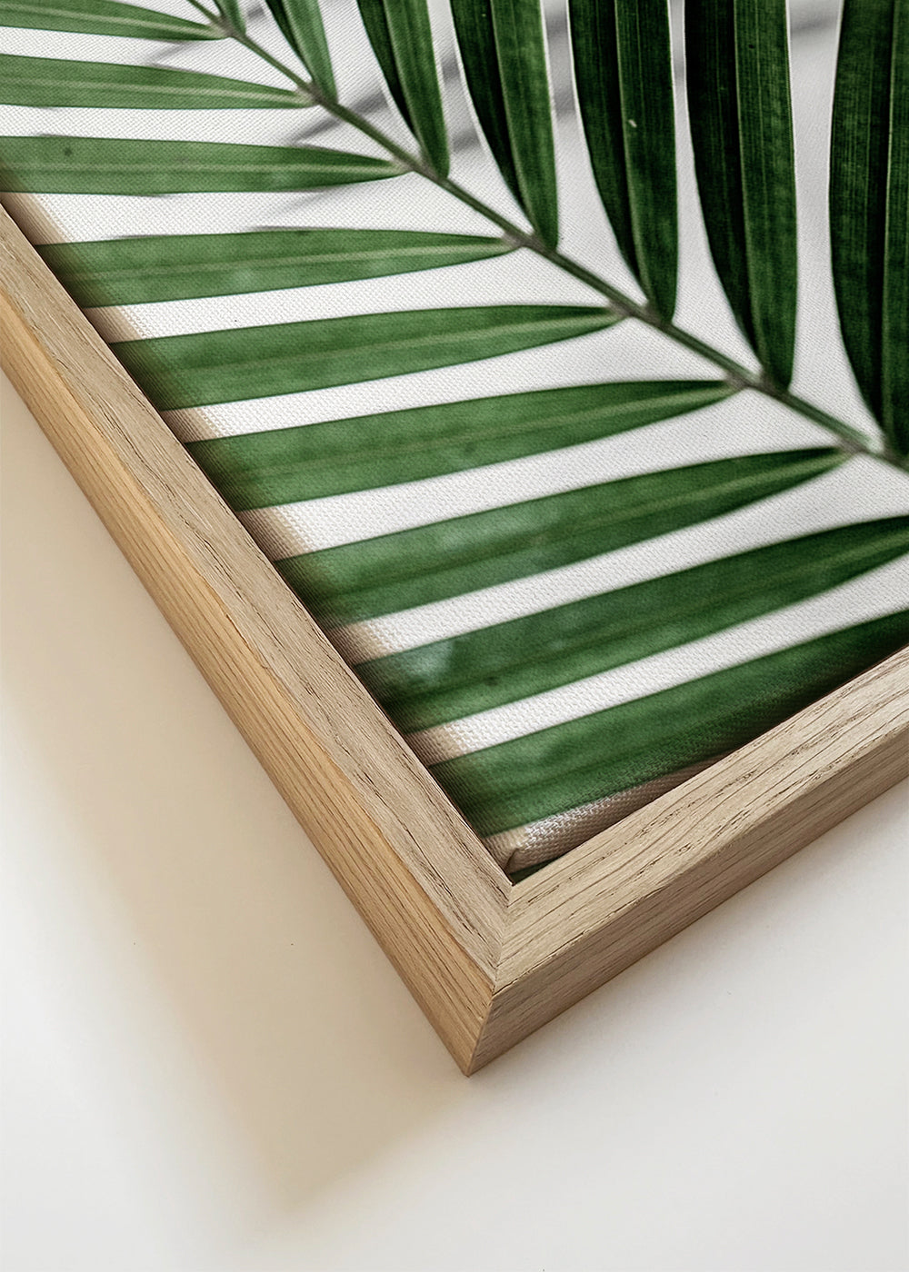 Botanisk print med palmlöv i närbild