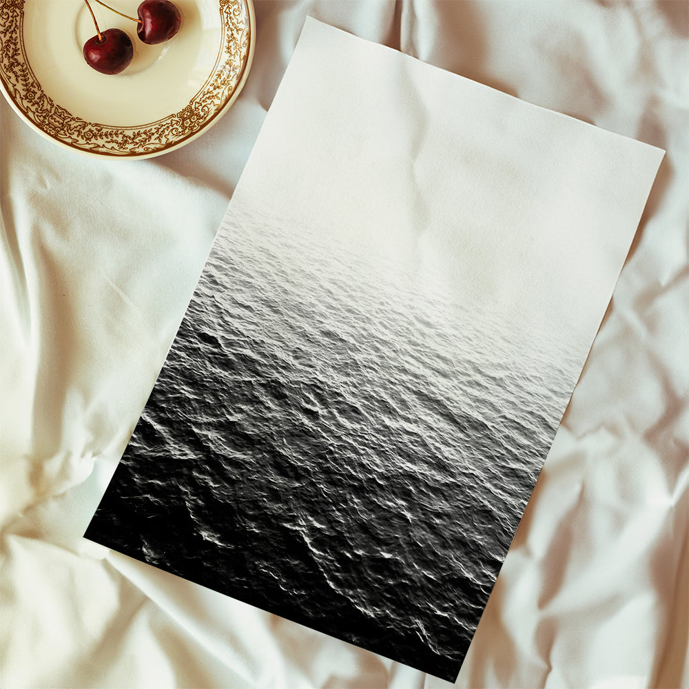 Svartvit fotografi av havet
