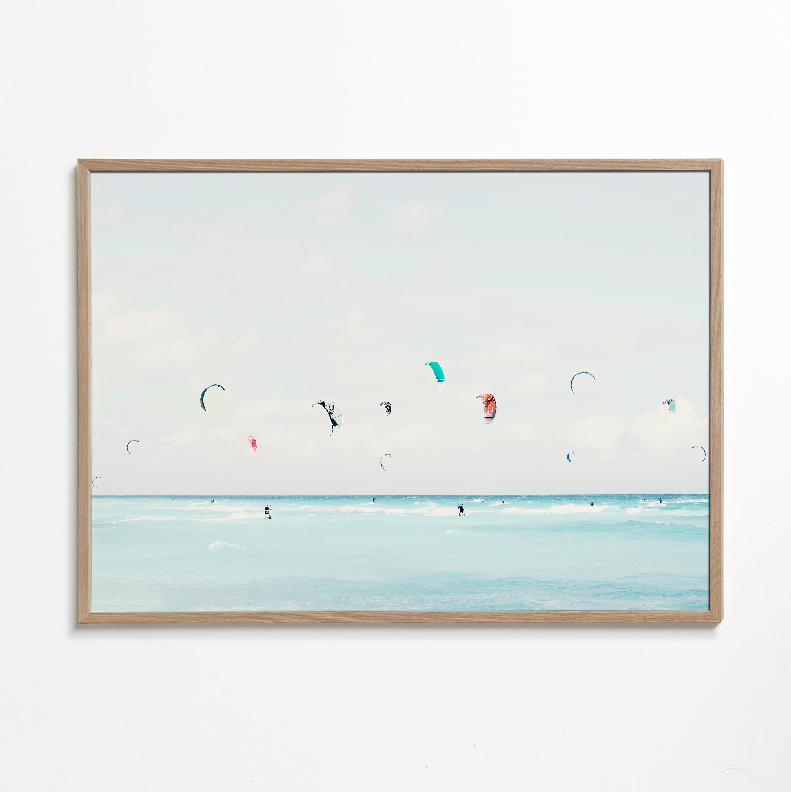 Sportkonst kitesurf på lugnt hav