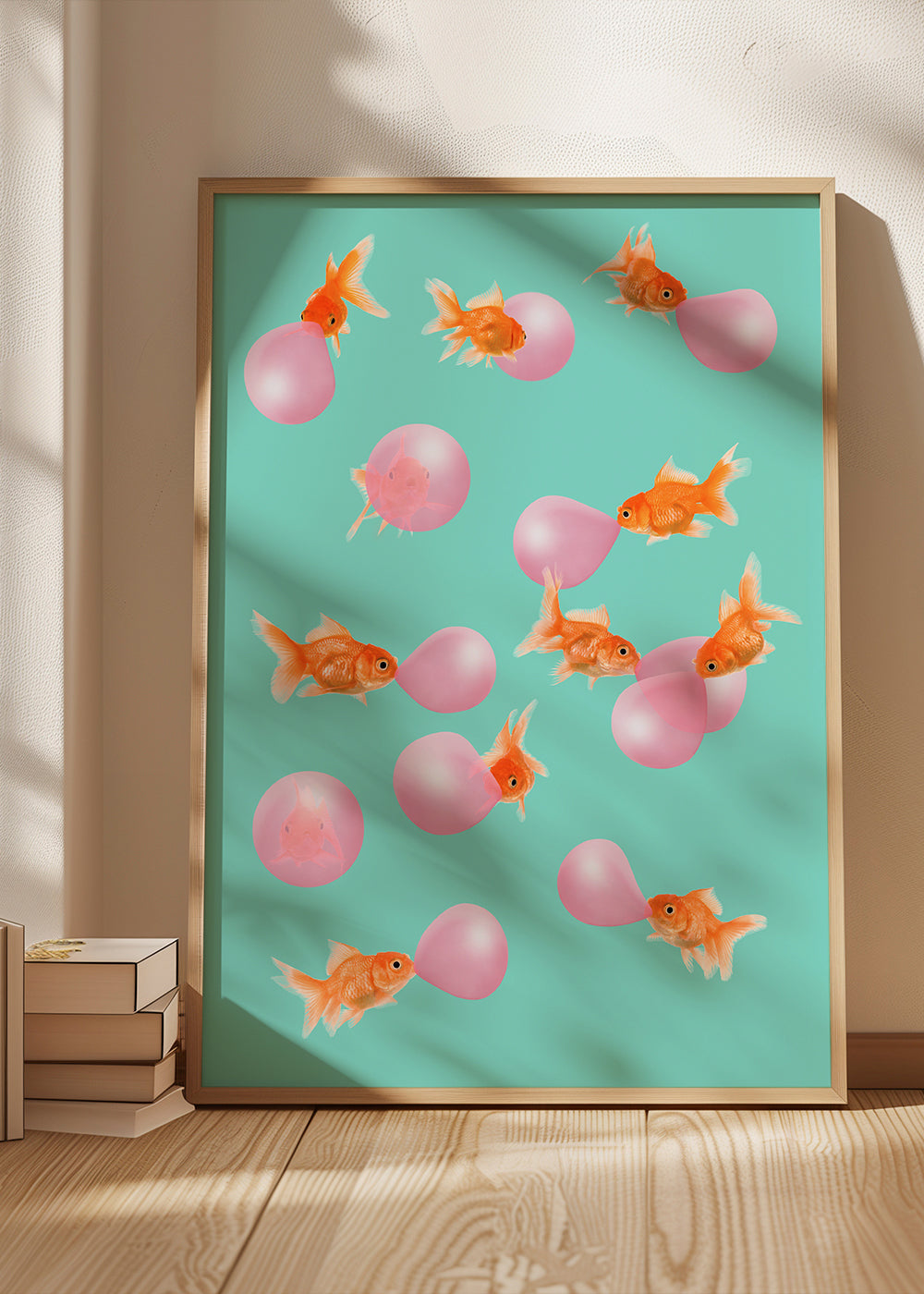 Konstverk guldfisk med rosa bubblor