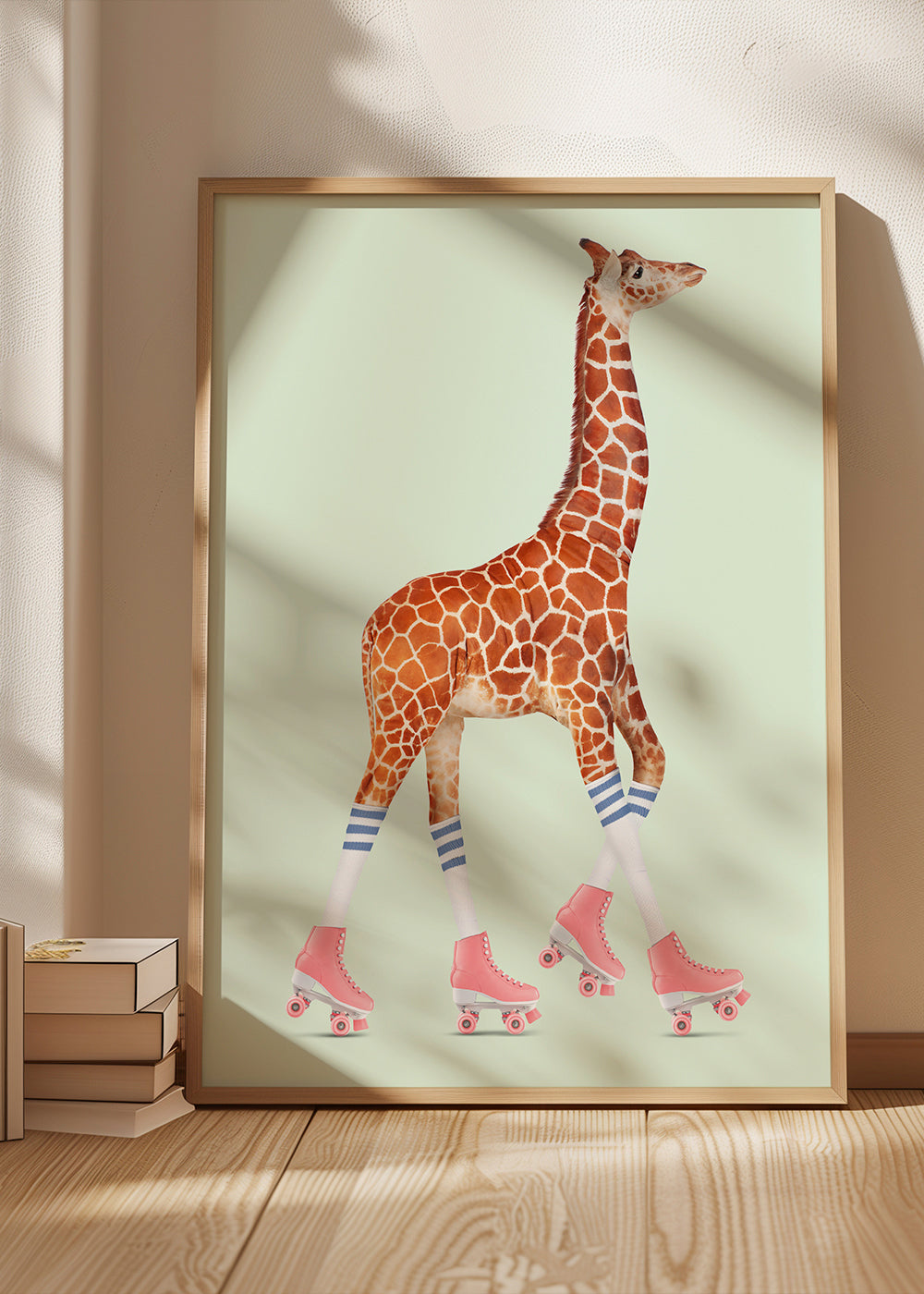 Konst giraff på rosa rullskridskor