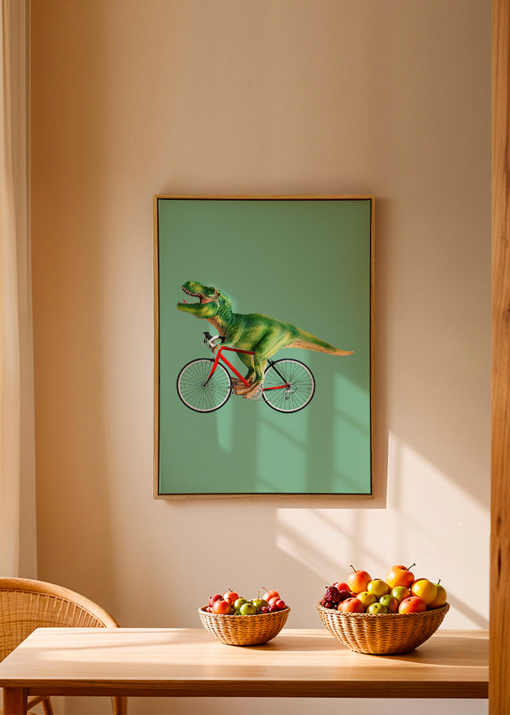 Konstverk T-Rex på cykel med grön bakgrund