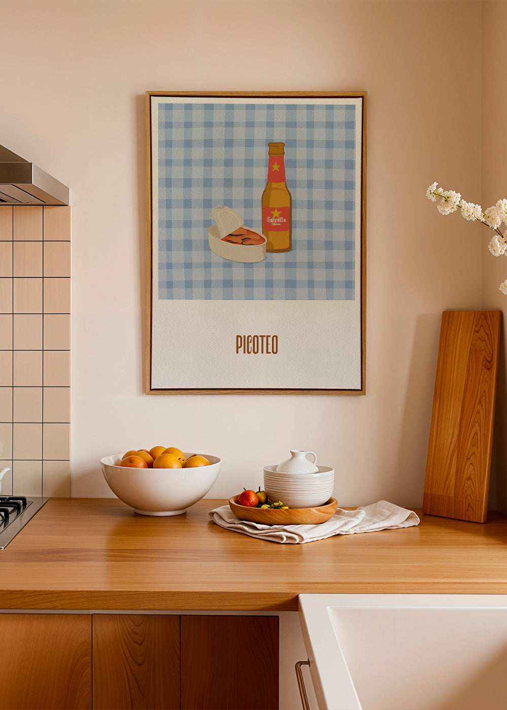 Kökskonst med ölflaska och plockmat