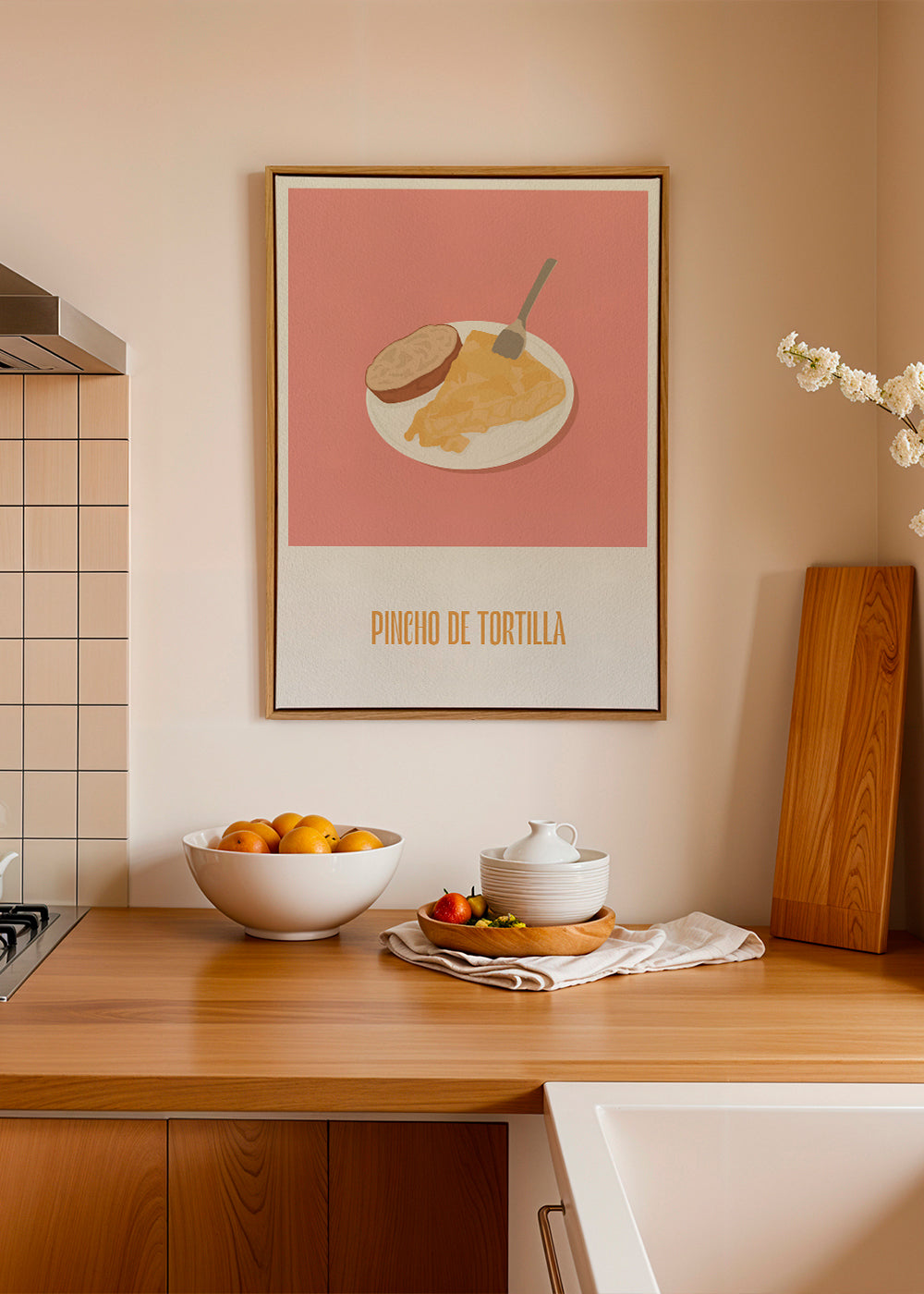 Kökskonst: pincho tortilla på rosa bakgrund