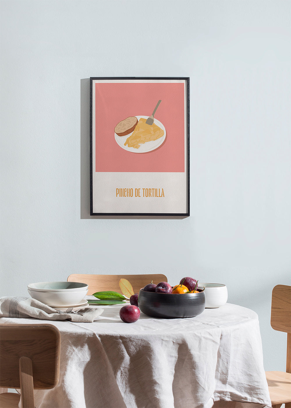 Kökskonst: pincho tortilla på rosa bakgrund