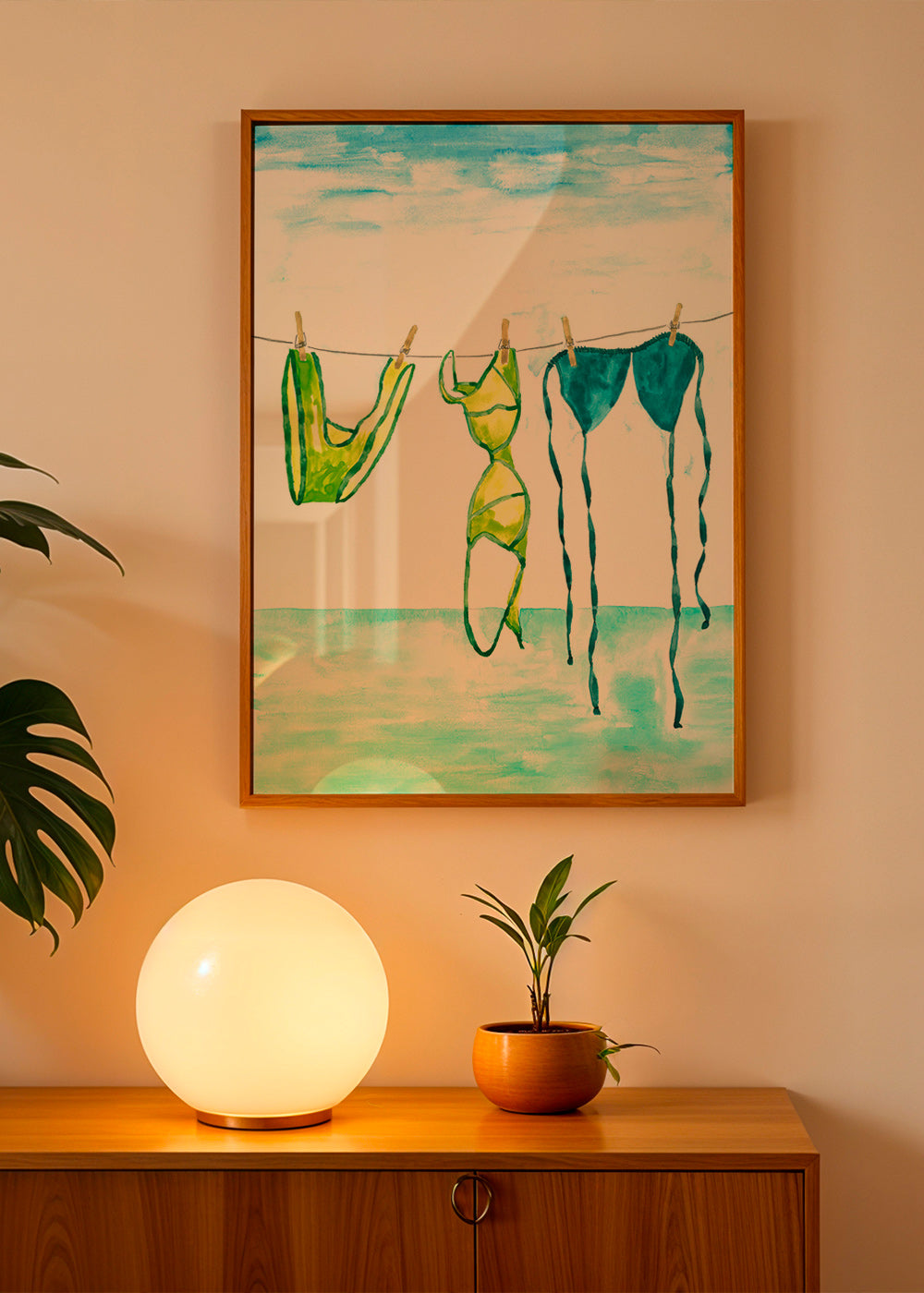 Illustration av bikinis hängda vid stranden