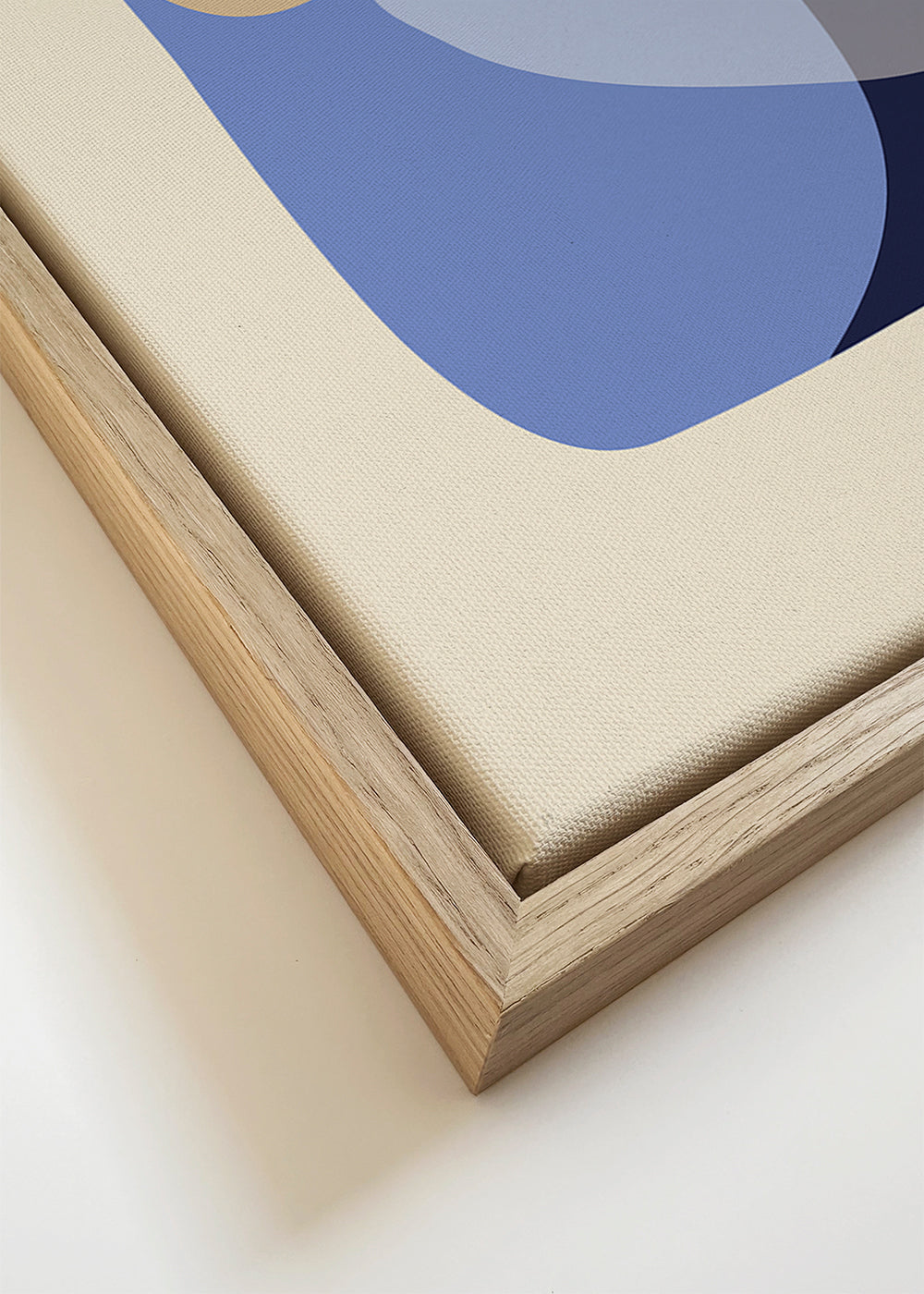 Minimalistisk konst med organiska beige och blå former