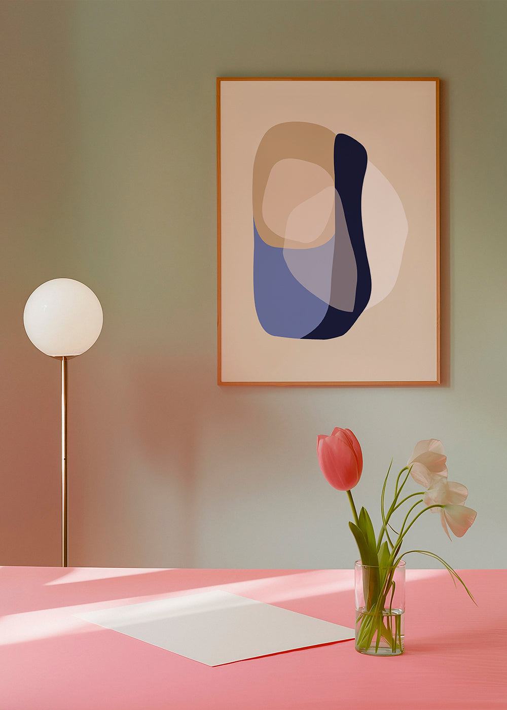 Minimalistisk konst med organiska beige och blå former