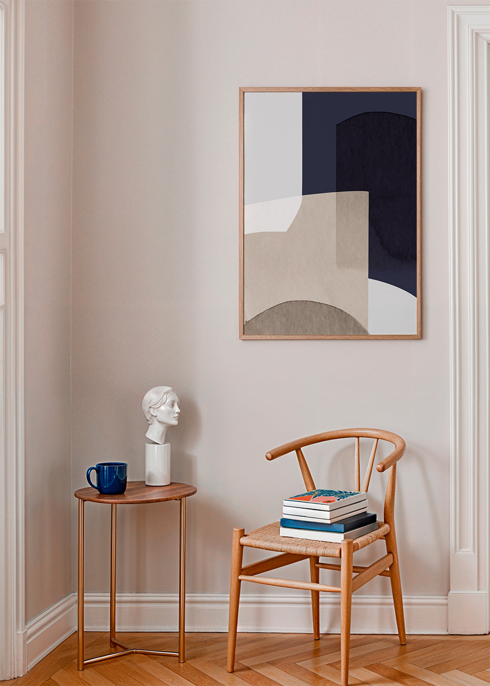 Abstrakt konst i beige och blå med lager av former