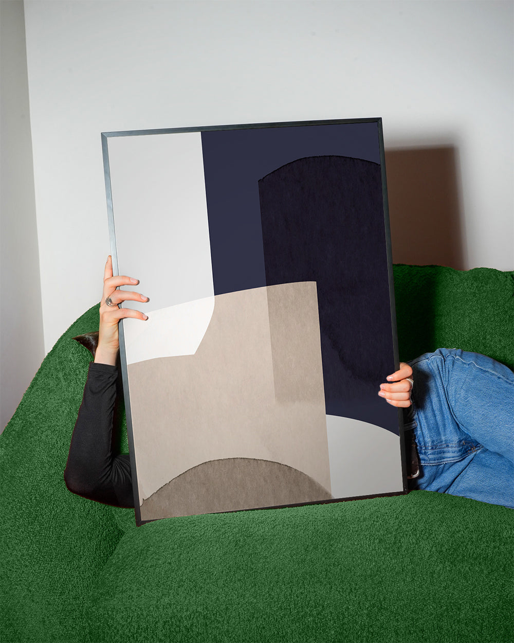 Abstrakt konst i beige och blå med lager av former