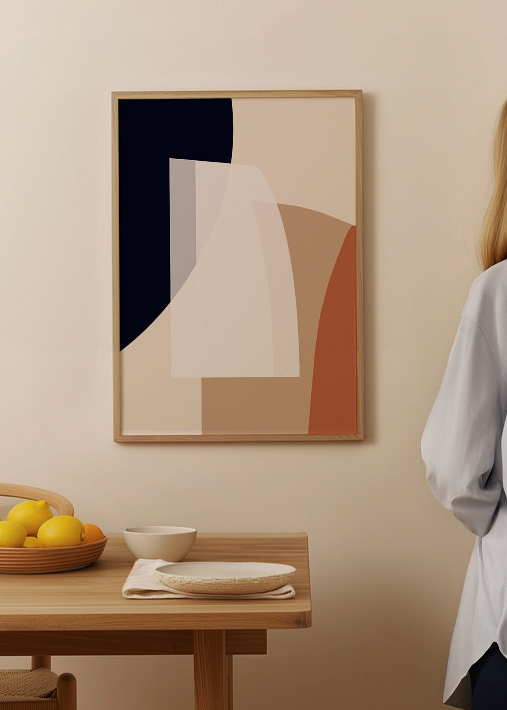 Abstrakt tavla med organiska beige och blå former