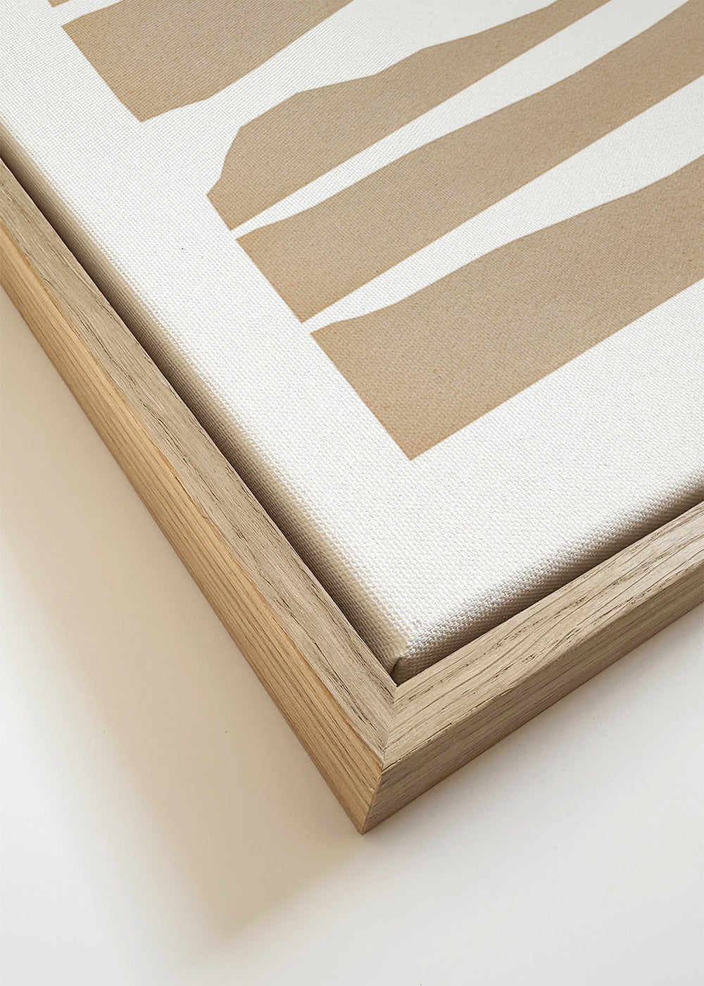 Minimalistisk tavla trasiga beige remsor