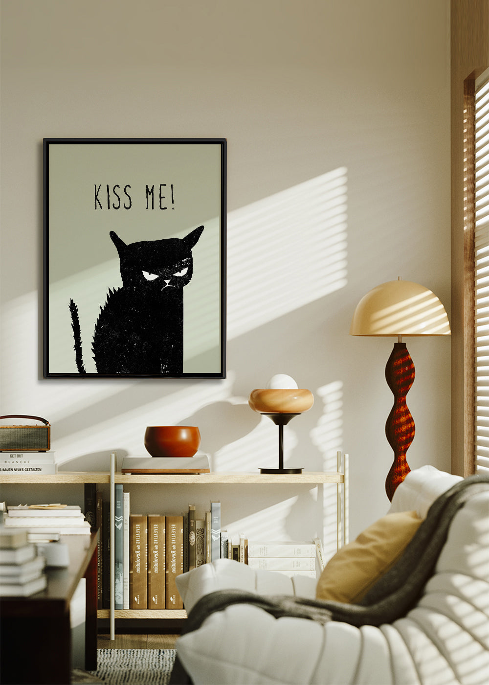 Kattillustration med texten 'Kiss Me'