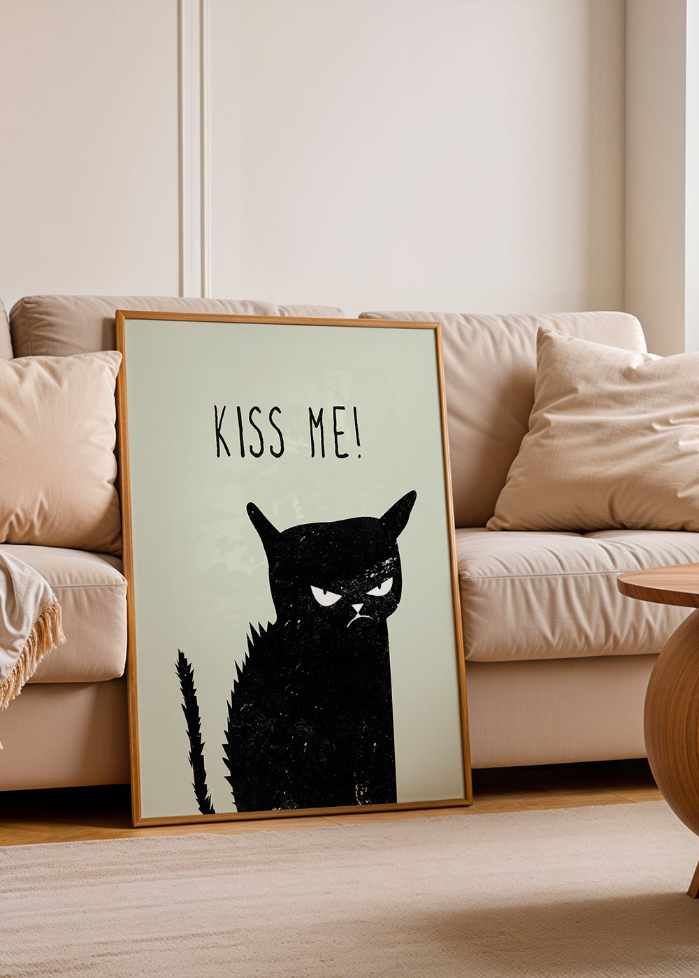 Kattillustration med texten 'Kiss Me'