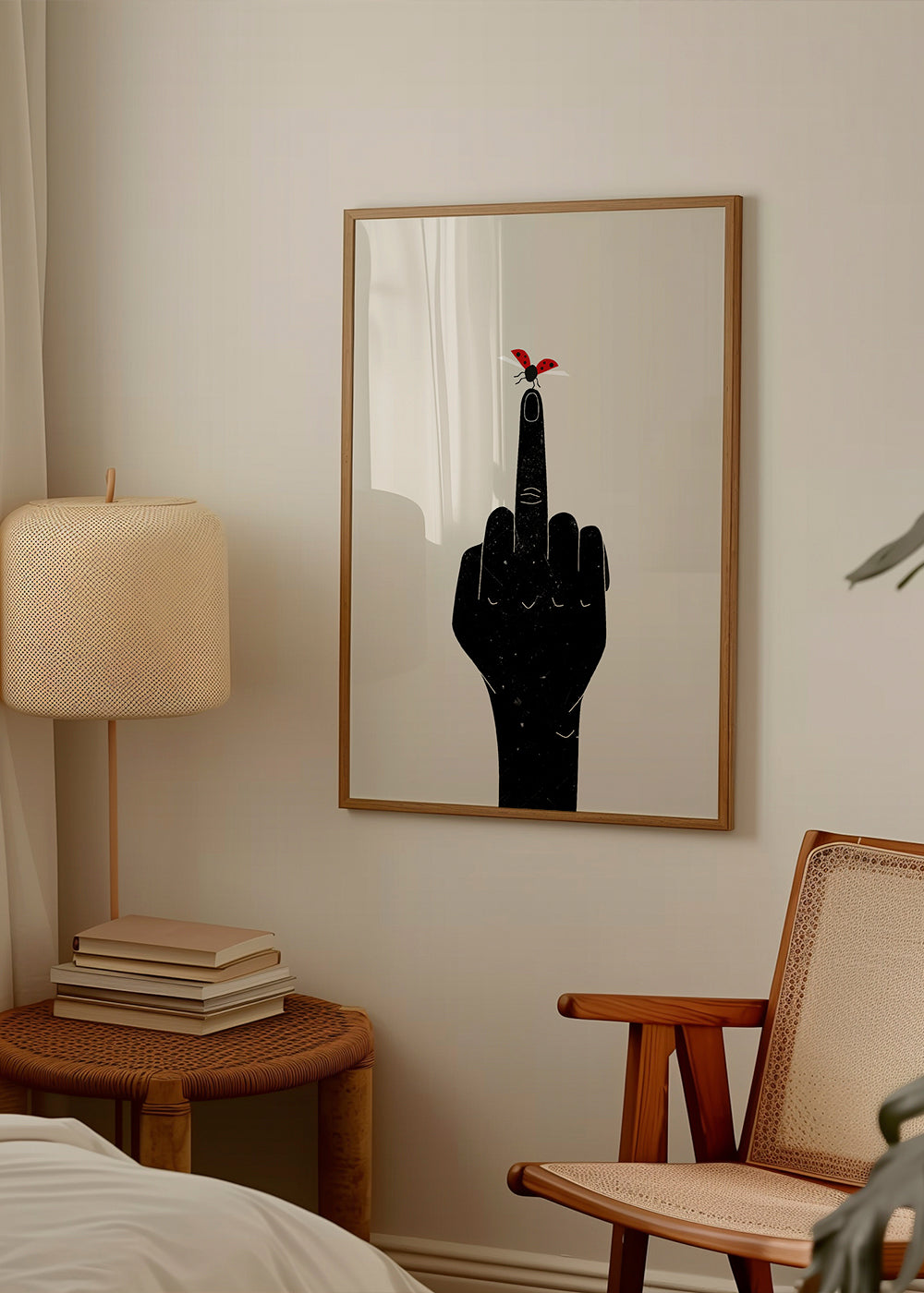 Nyckelpiga-illustration på upplyft finger