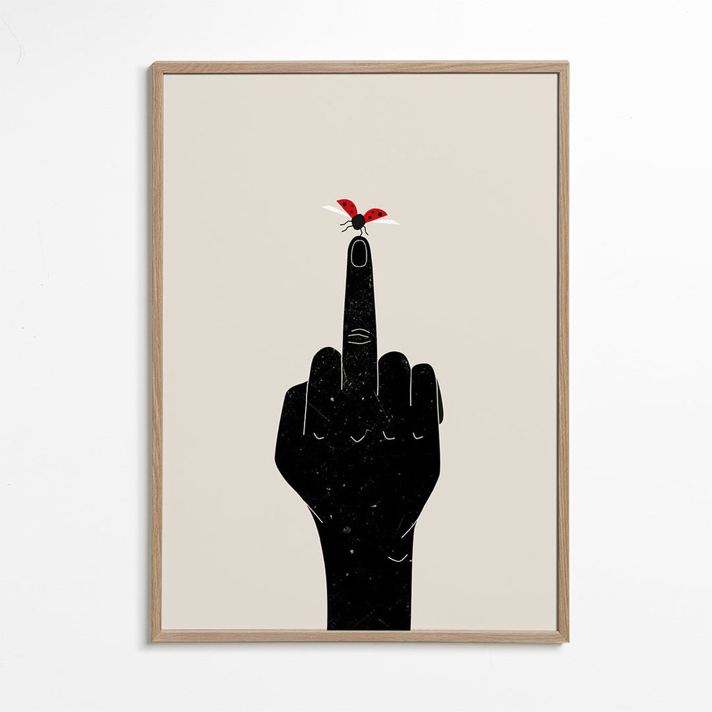 Nyckelpiga-illustration på upplyft finger