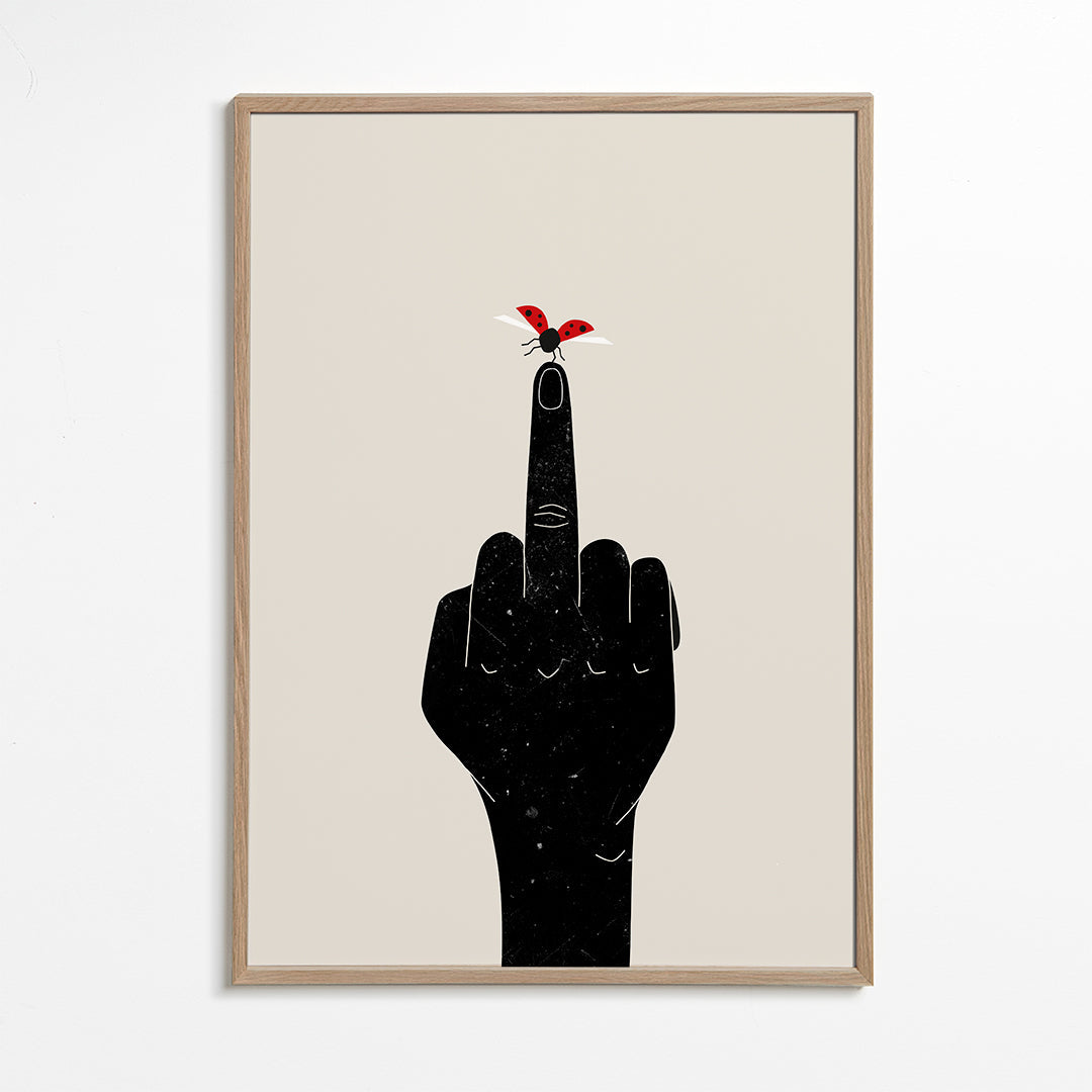 Nyckelpiga-illustration på upplyft finger