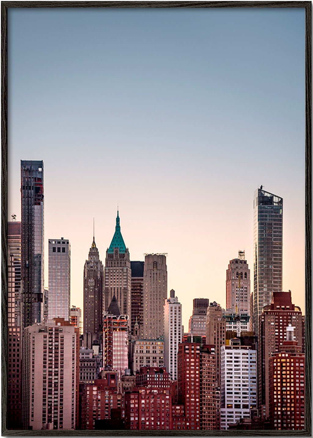 Stadsposter med skyline i skymning – Black Frame