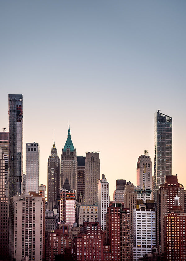 Stadsposter med skyline i skymning