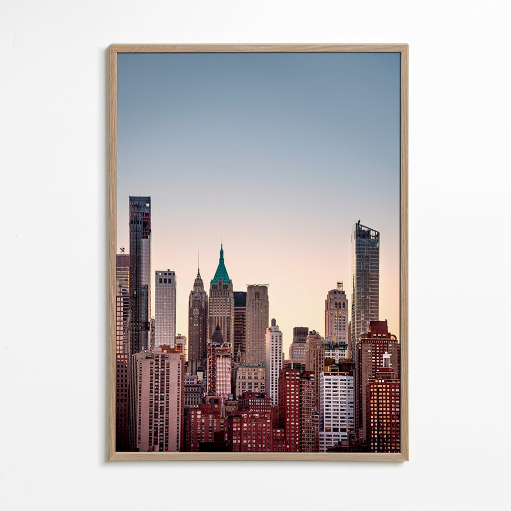 Stadsposter med skyline i skymning – Oak Frame