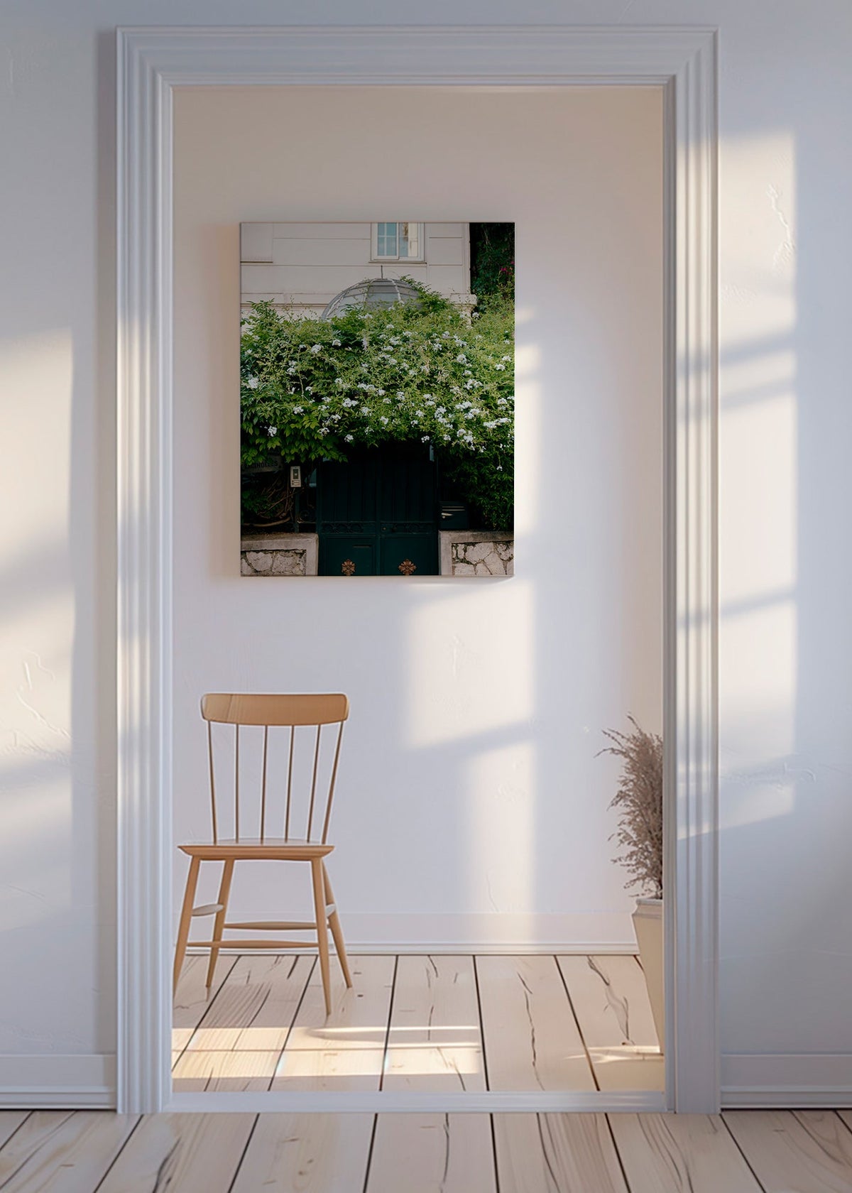 Botaniskt tryck med vit klätterväxt vid porten – Canvas
