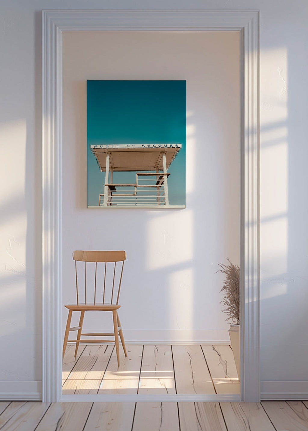 Fotografi livräddartorn mot blå himmel – Canvas