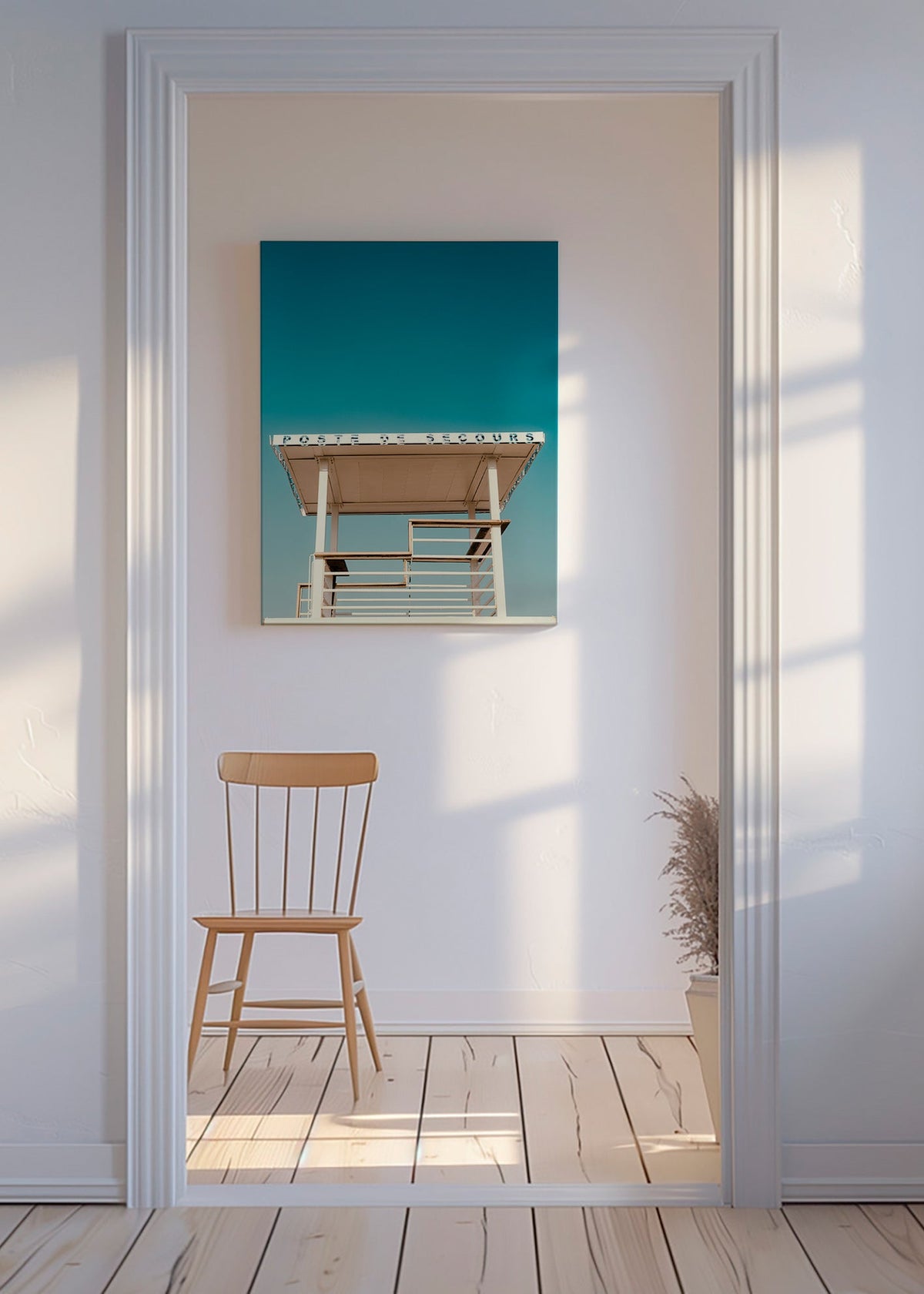 Fotografi livräddartorn mot blå himmel – Canvas