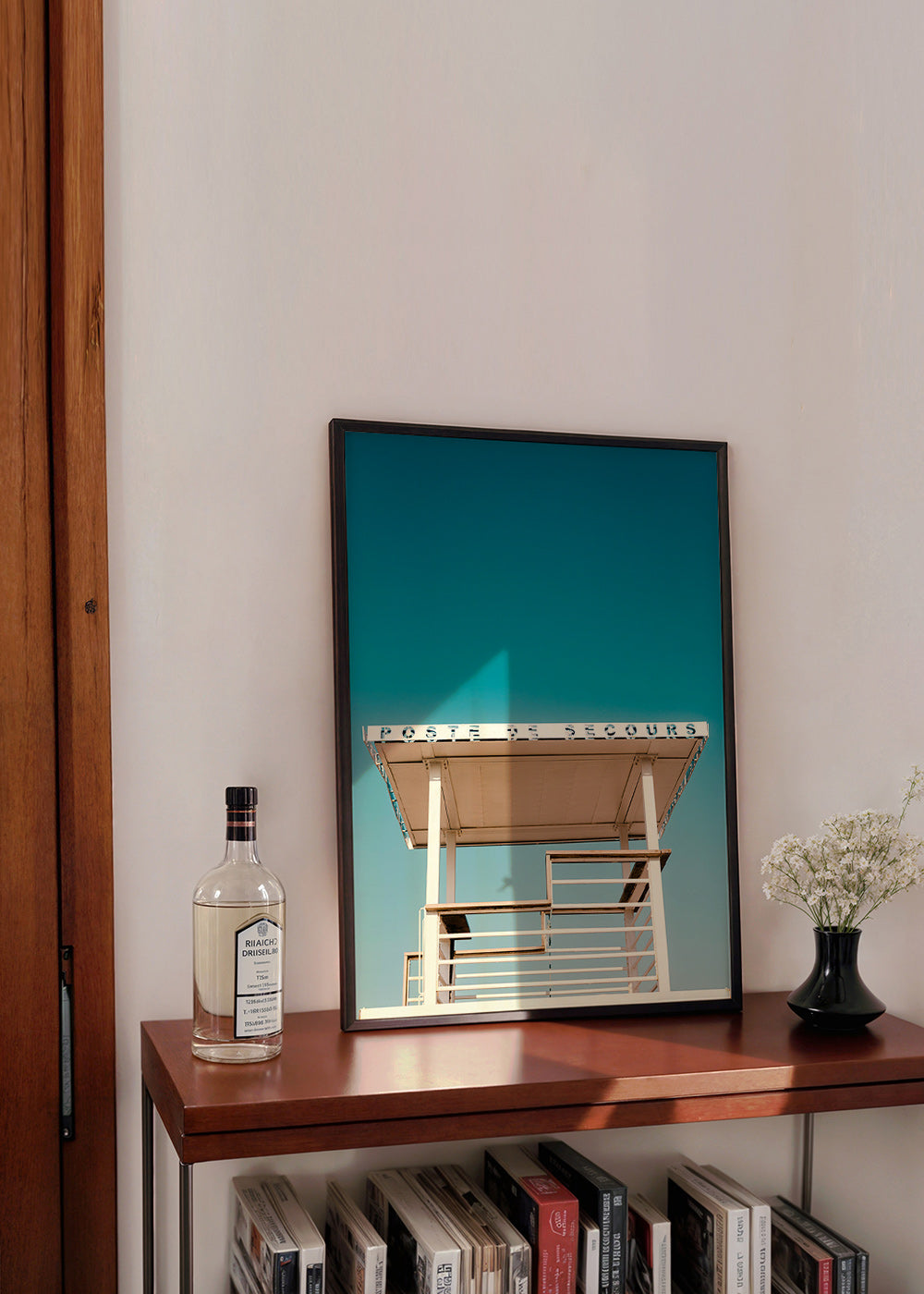 Fotografi livräddartorn mot blå himmel – Product1