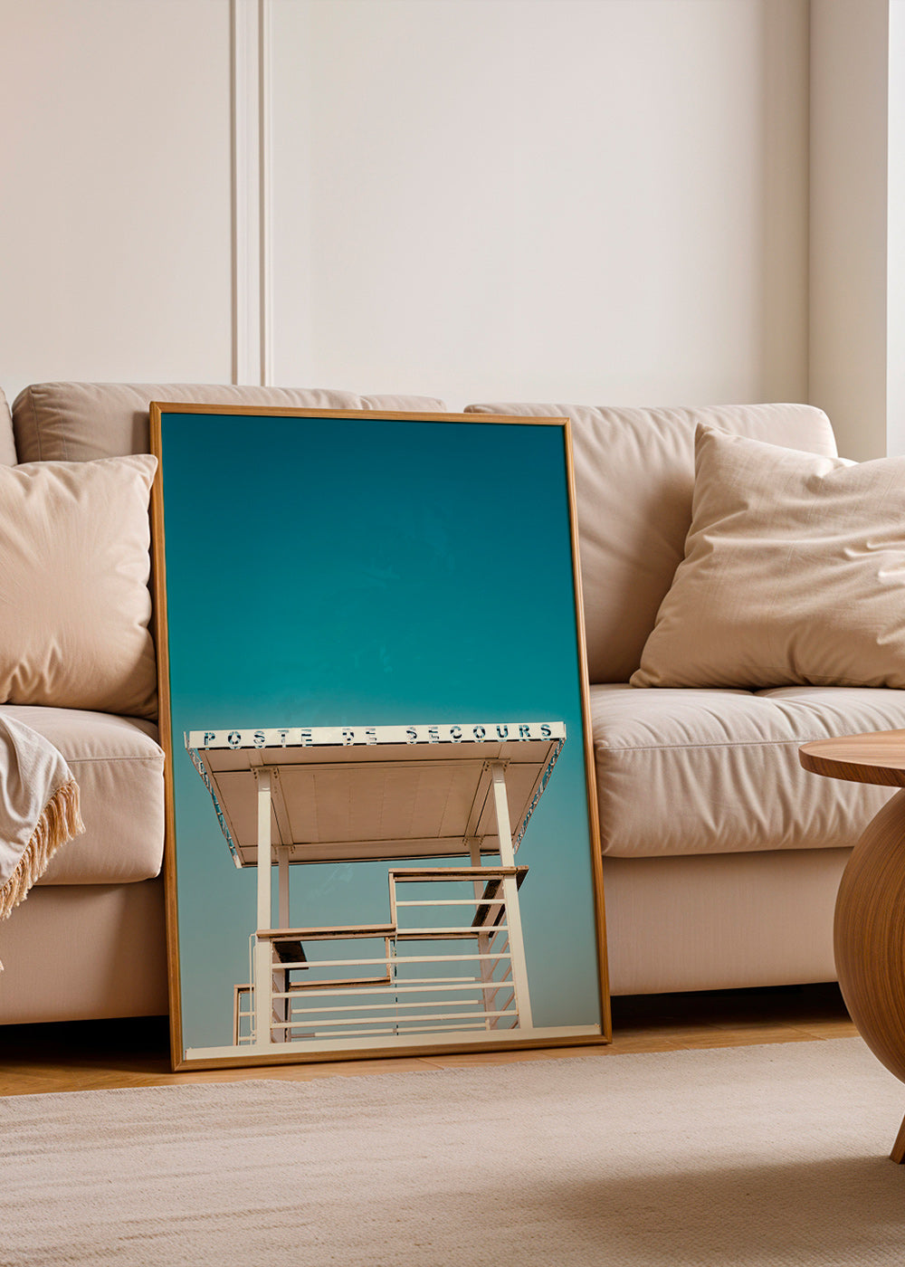 Fotografi livräddartorn mot blå himmel – Product2