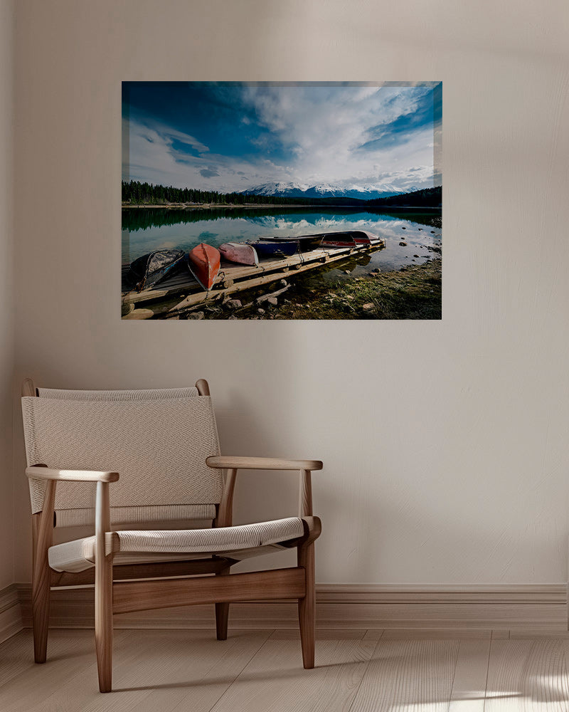 Landskapskonst med kanoter på bryggan – Canvas
