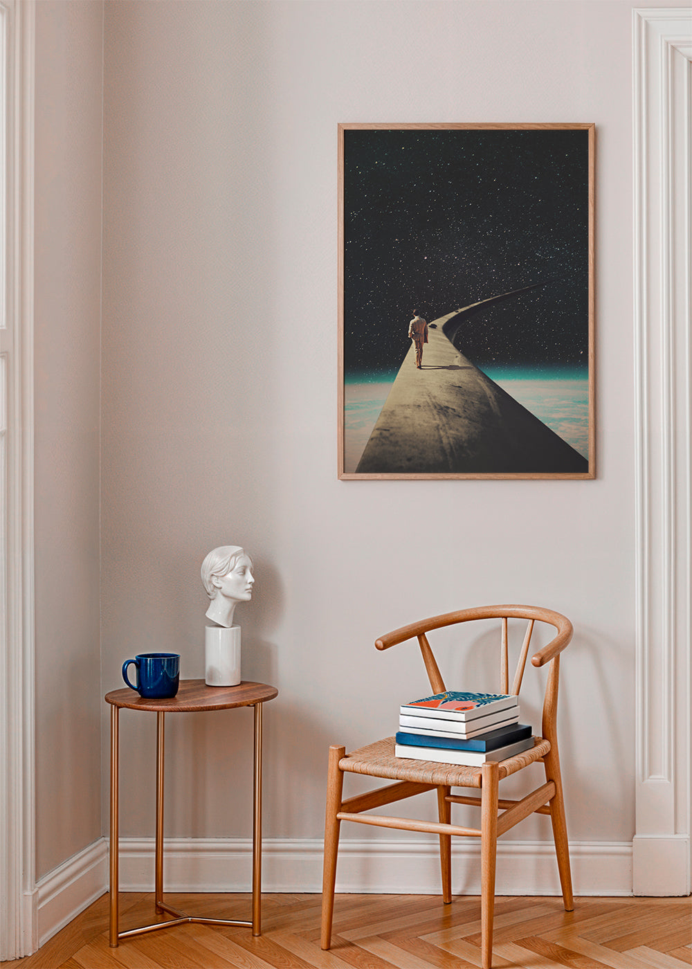 Surrealistisk fotografi av resenär på vinge