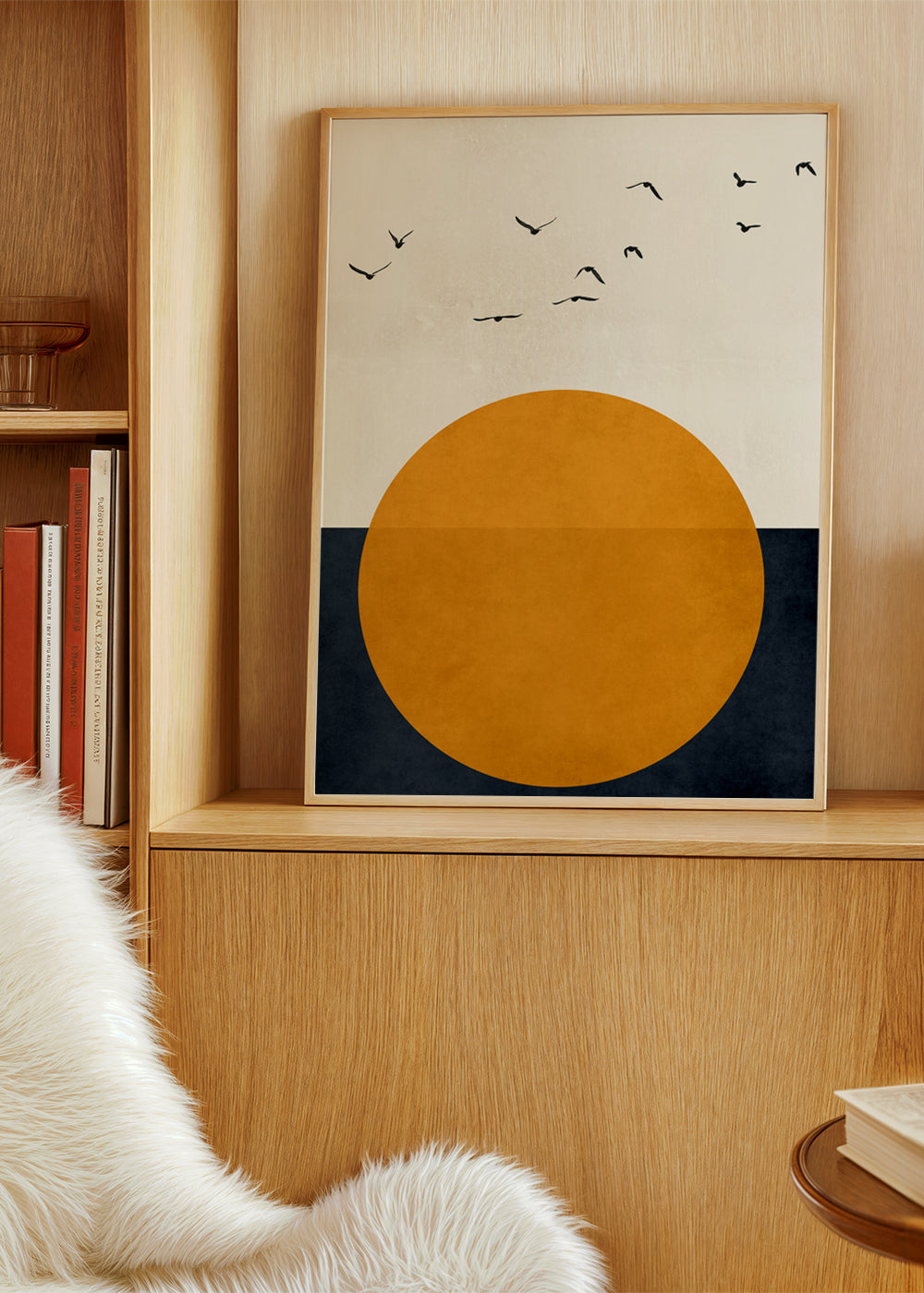 Geometrisk tavla med orange sol och fåglar