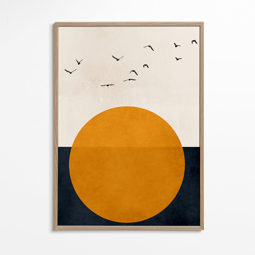 Geometrisk tavla med orange sol och fåglar