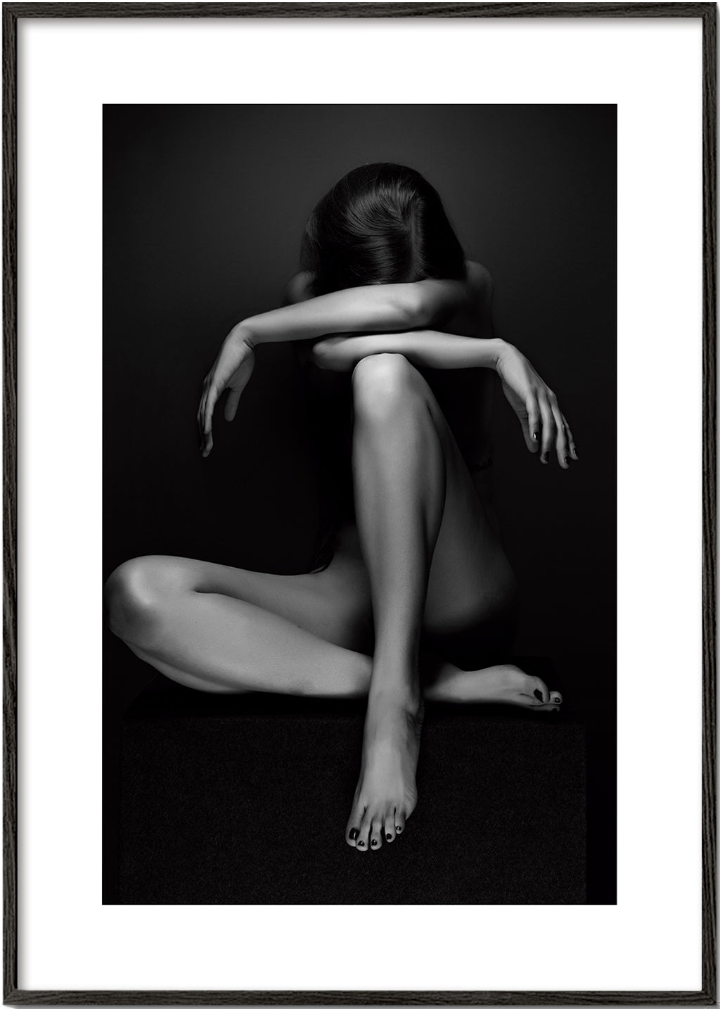 Fotografi av sittande figur i studio