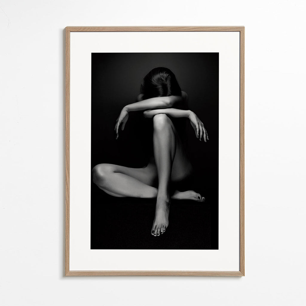 Fotografi av sittande figur i studio