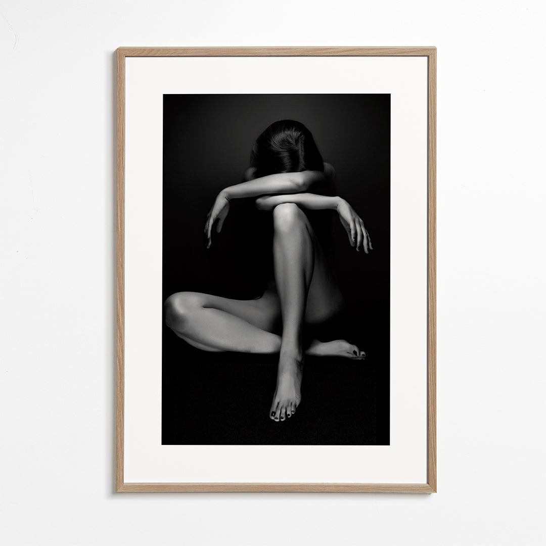 Fotografi av sittande figur i studio