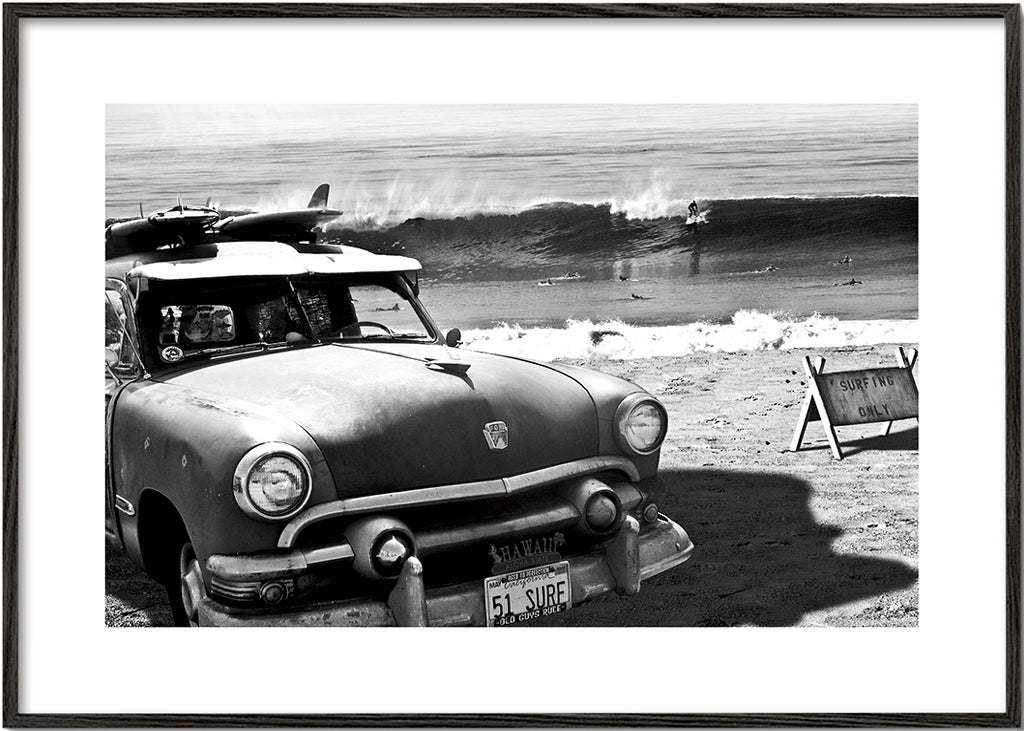 Fotografi av vintagebil på stranden