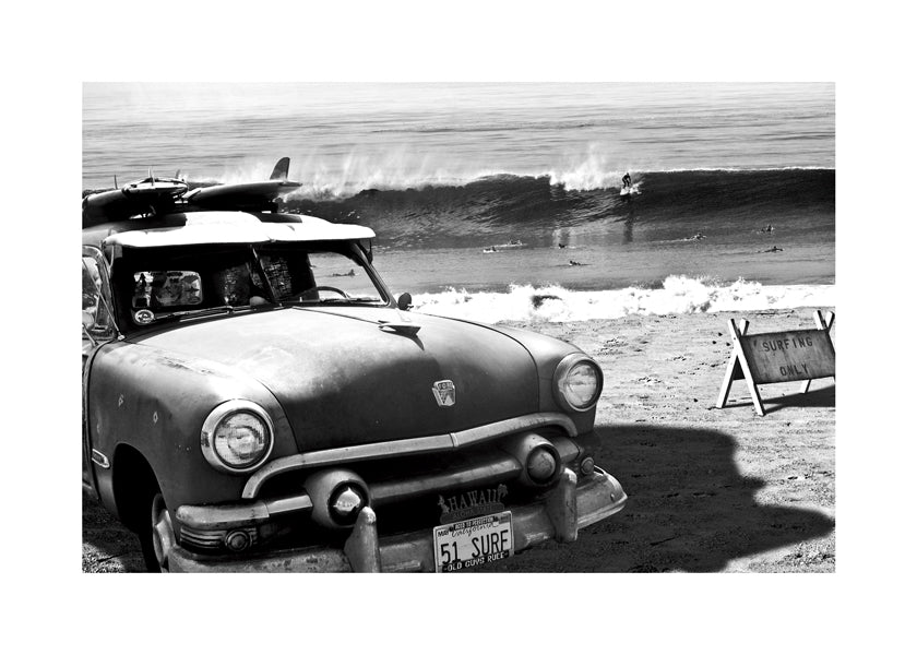 Fotografi av vintagebil på stranden