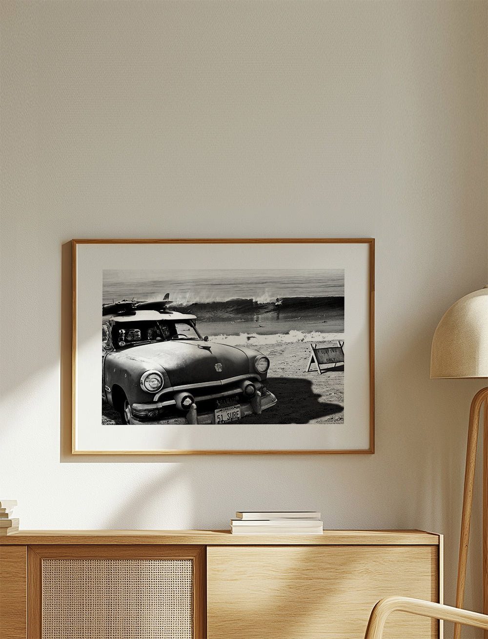 Fotografi av vintagebil på stranden