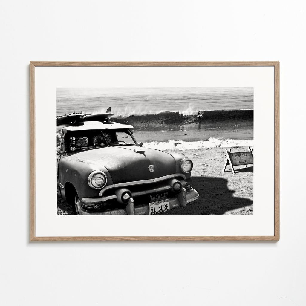 Fotografi av vintagebil på stranden