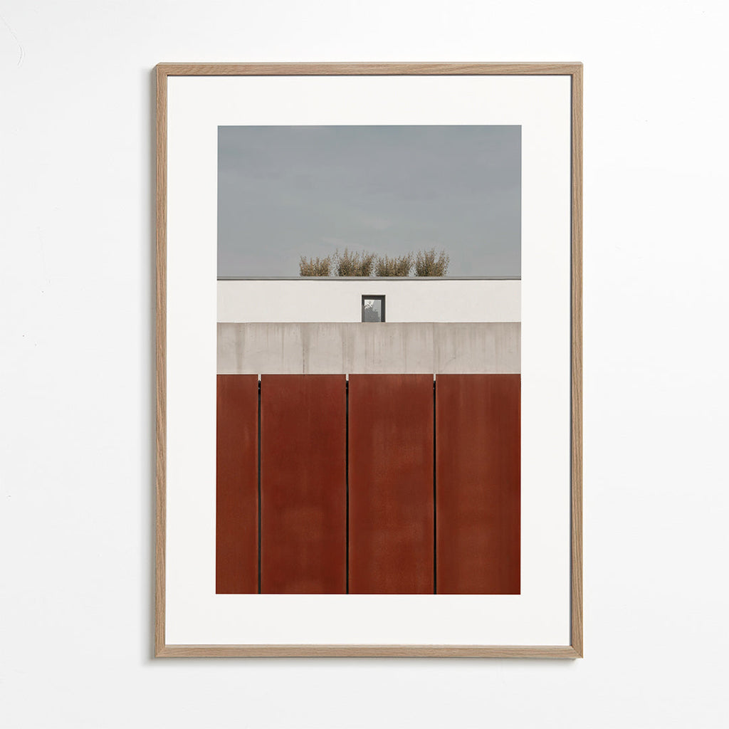 Minimalistisk tavla med rostiga paneler