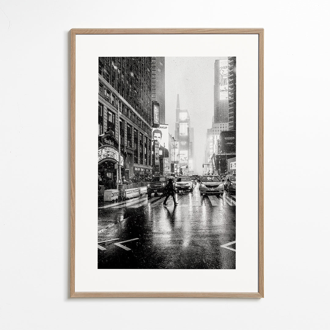 Stadstavla svartvit: Times Square i regn
