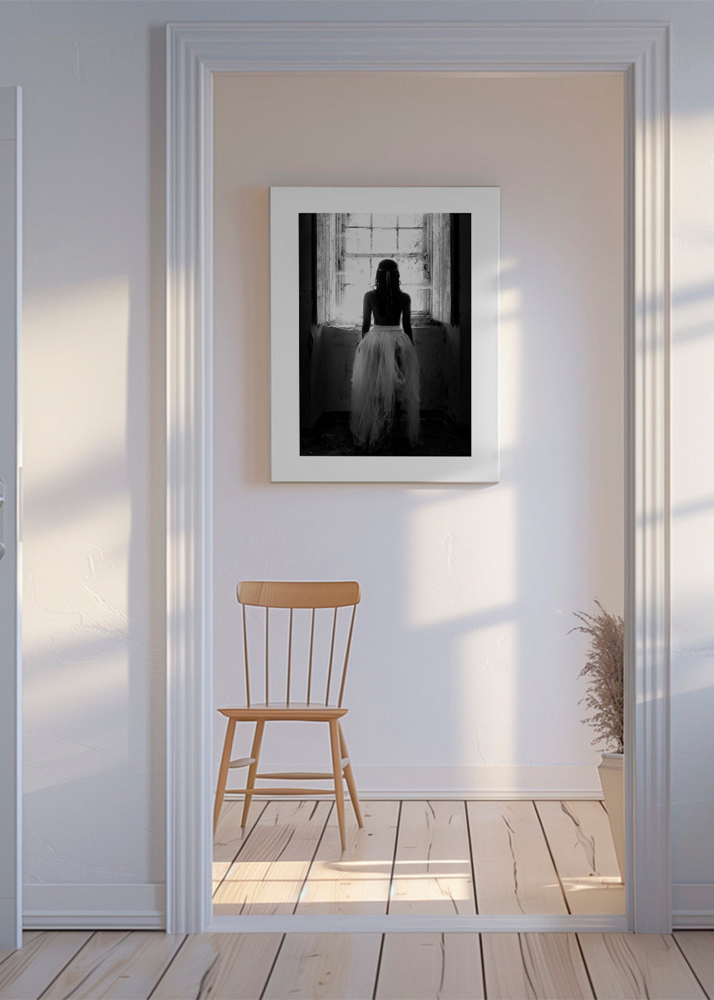 Fotografi figur sedd bakifrån vid fönster